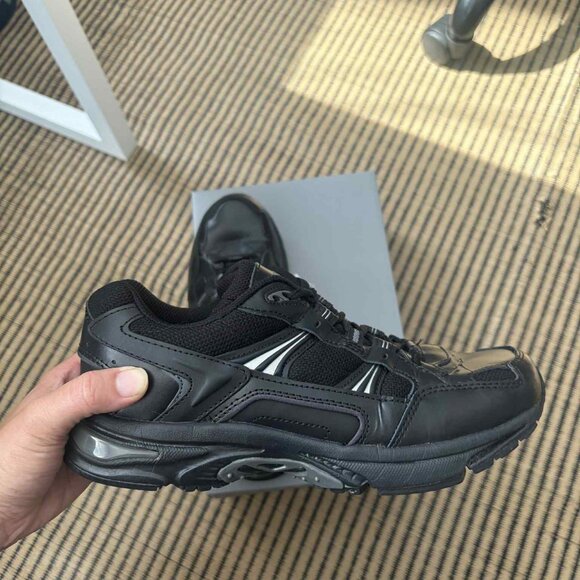 Vionic Women's classic walker - Picture 1 of 3